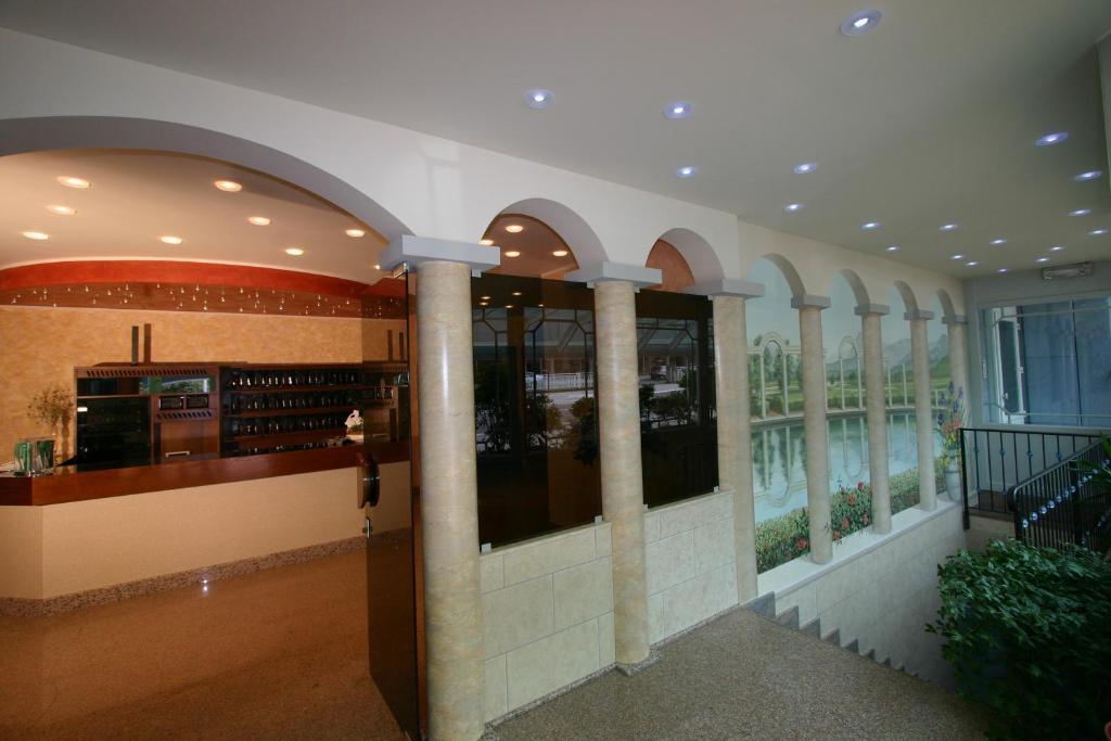 Hotel Castel Lodron Storo Exterior foto